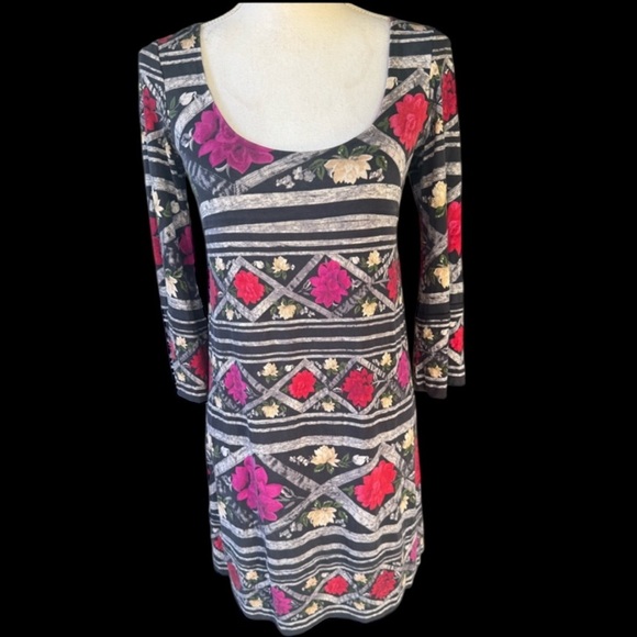Diane Von Fürstenberg ladies 100% silk pullover, crewneck dress size 4 - Picture 1 of 11